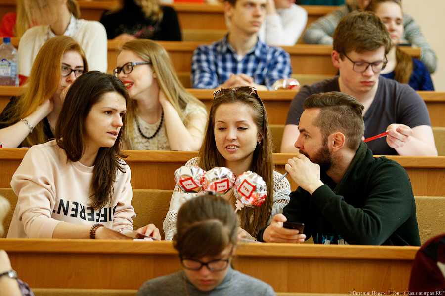 «Каждый пишет, как он слышит»: в Калининграде завершился «Тотальный диктант»