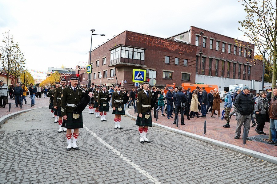 Прогулка на 300 миллионов: как губернатор открывал ул. Баранова после ремонта