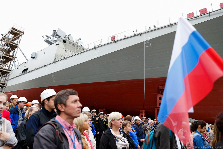 Исполин на колёсах: в Калининграде спустили на воду фрегат «Адмирал Макаров»
