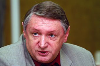 Депутат Фролов - министру финансов: для вас бумажки важнее людей!