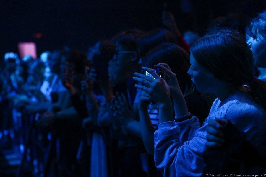 Пошумим за Тарковского: как прошёл концерт Монеточки за 100 рублей