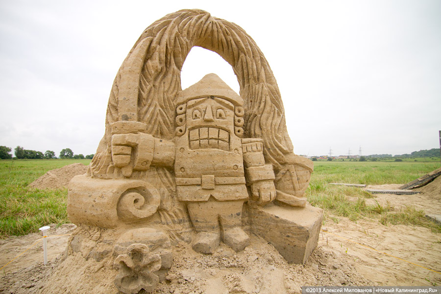 Песочная Гофманиана: под Гурьевском проходит второй фестиваль песчаных скульптур