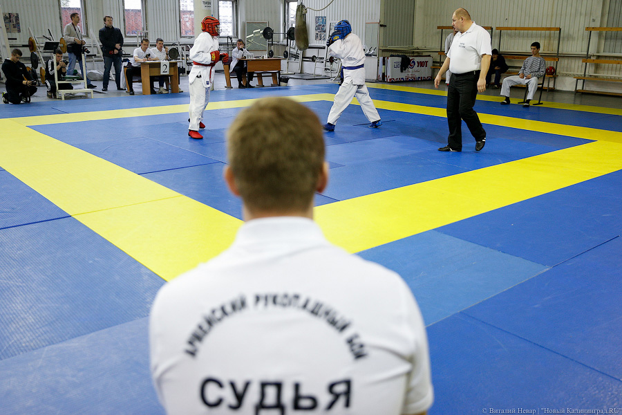 Бросок через бедро: как проходит чемпионат ВМФ по армейскому рукопашному бою