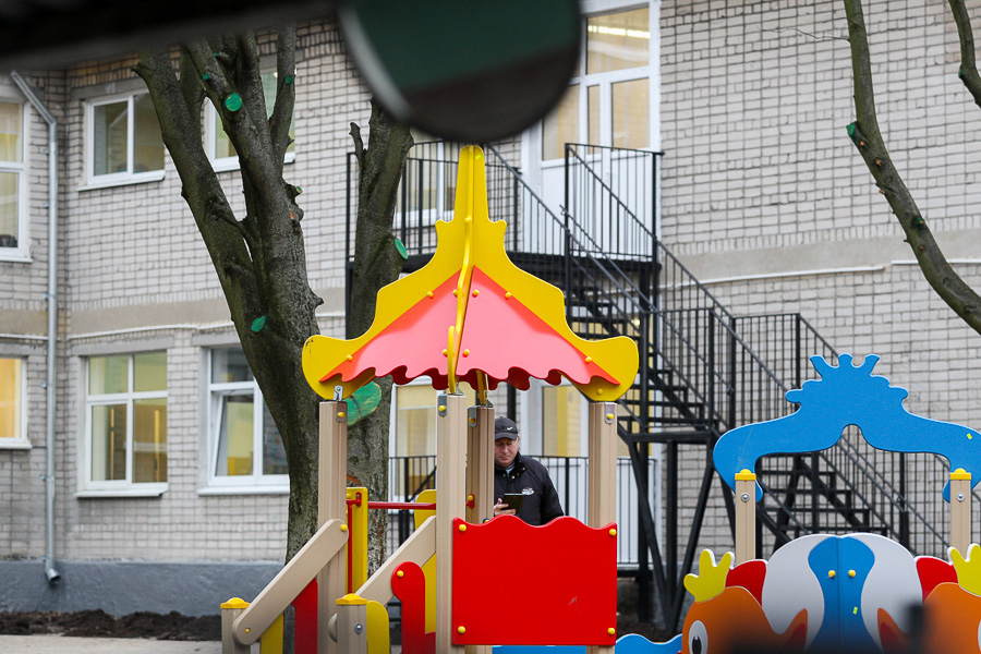 «До завтра не достроим!»: губернатор и мэр собрались открывать неготовые детсады