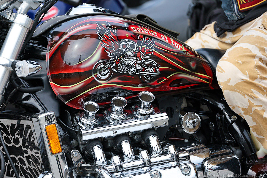 Дреды, шлемы и усы: в Калининграде официально стартовал мотосезон (фото)