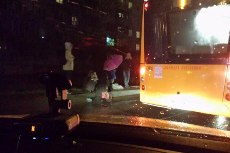 УМВД: 4-летняя калининградка вырвалась из рук родителей и погибла под колесами