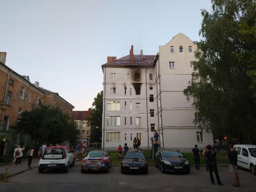 В МЧС уточнили детали пожара на ул. Комсомольской в Калининграде