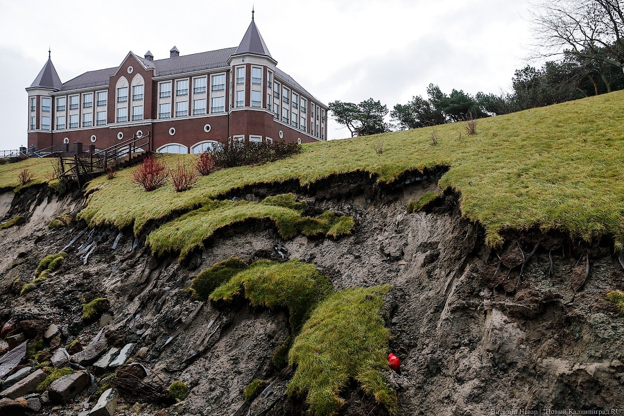 Резиденция на краю: берег в Пионерском рушится в море