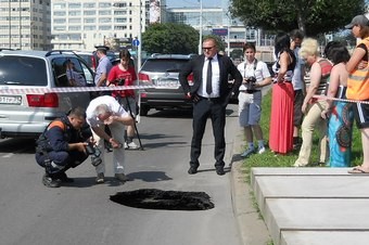 На улице Шевченко продолжает обваливаться грунт, движение ограничено