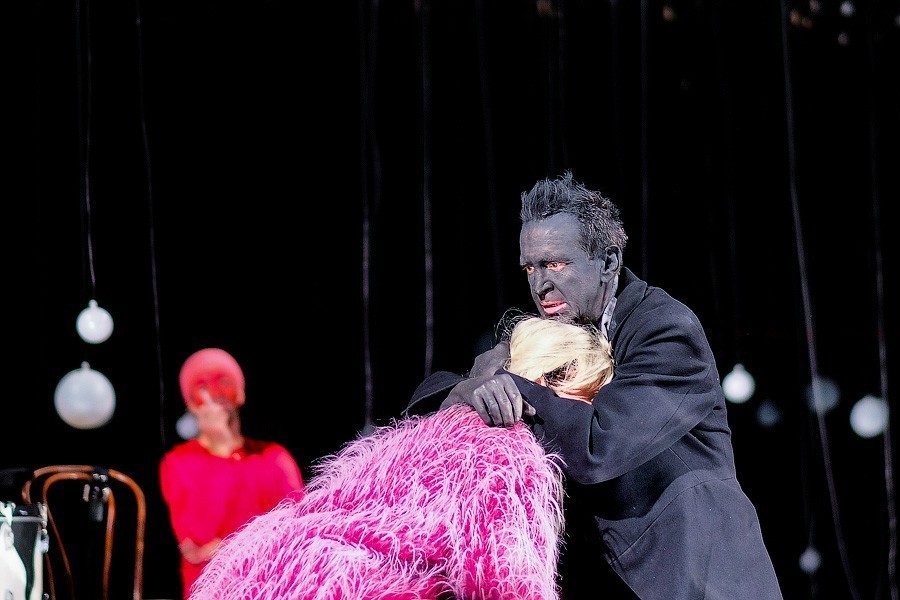 Живых больше нет: «Балтийские сезоны» завершились антивоенным спектаклем (фото)