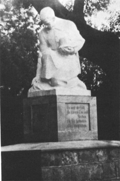 Легенды и лягушки: кирха в поселке Ново-Московское обрастает мхом и преданиями