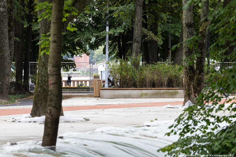 Почти готов, но дата открытия под вопросом: как сейчас выглядит Каштановый парк (фото)