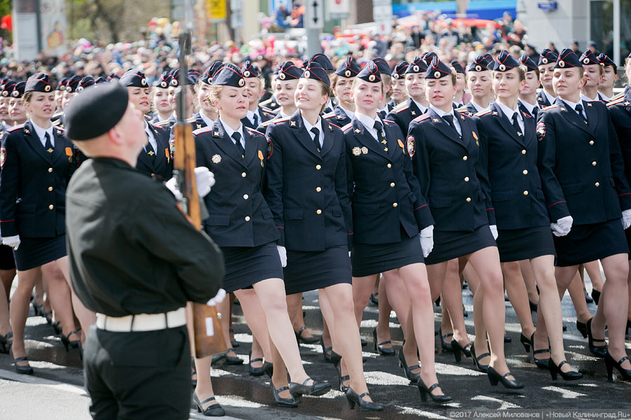 «Гвоздики», «Град» и снег: в Калининграде прошел Парад Победы