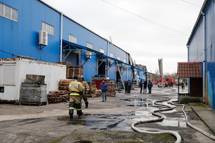 Огненное утро: как калининградские пожарные спасали винный склад