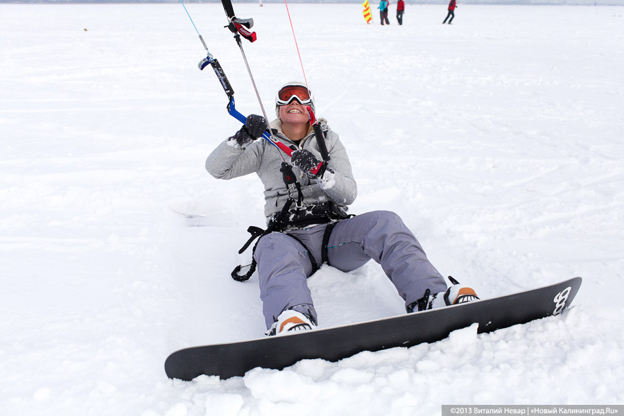 «Без тормозов»: репортаж с соревнований по сноукайтингу и айсбордингу