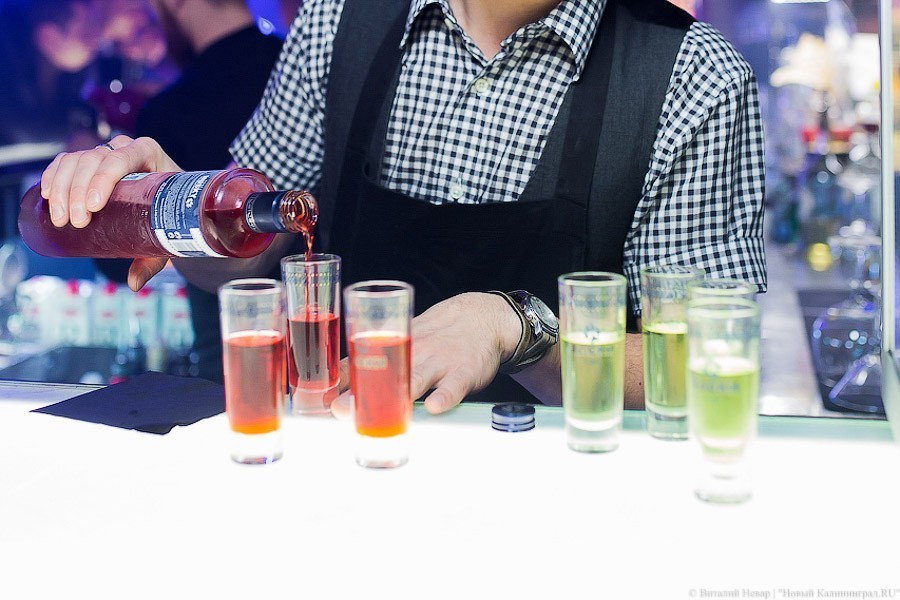 Единороссы предлагают кабмину РФ запретить продажу алкоголя в мелких кафе и барах