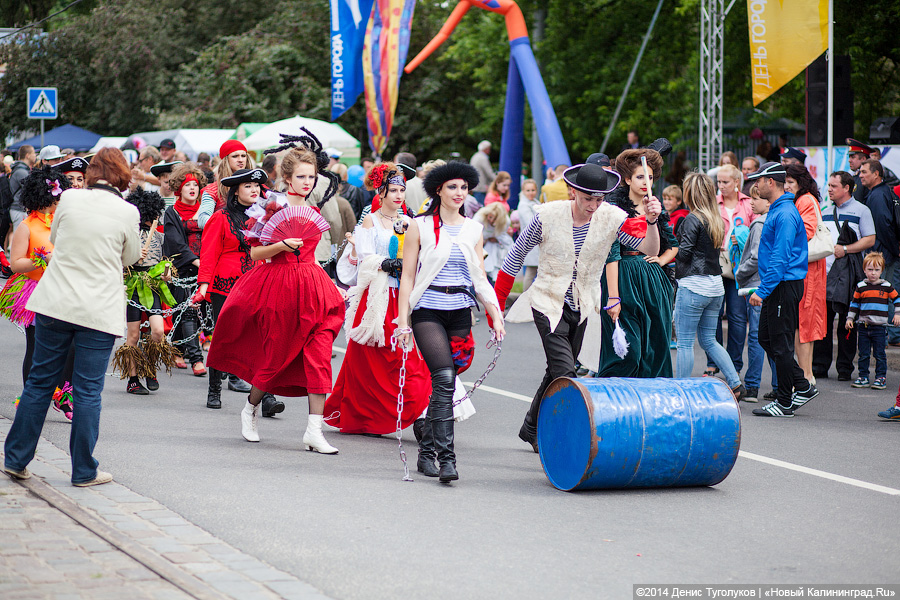 День города в калининграде фото. Праздник день города калининграда. Калининград праздник. День города калининград. День города девушки.
