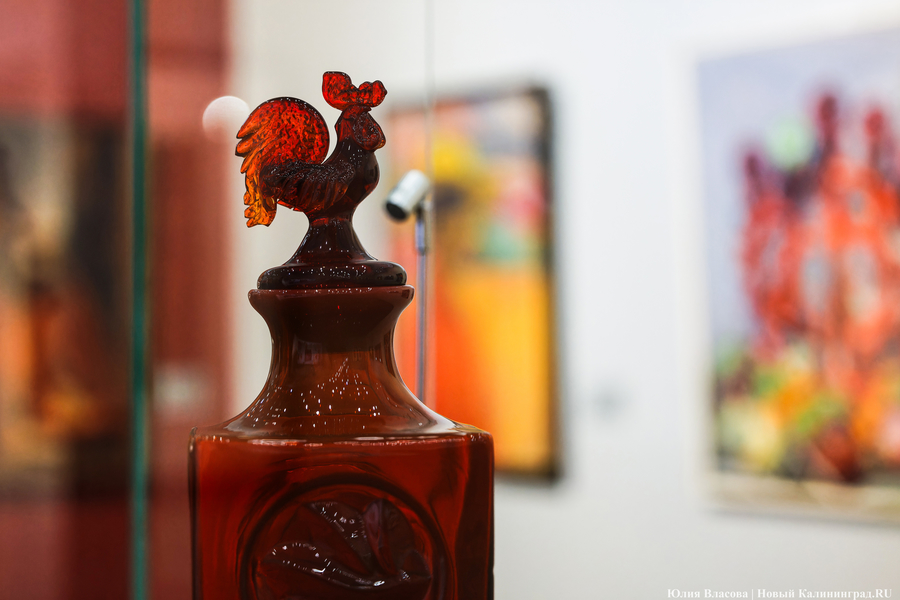 Вселенная смыслов и эмоций: в Музее искусств открылась выставка «Космос красного» (фото)