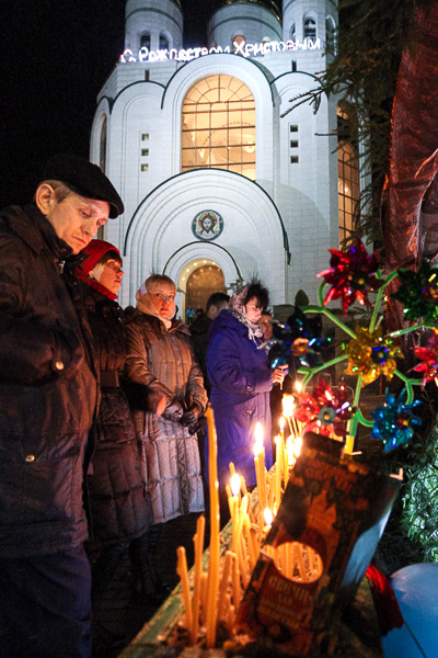 Рождество Христово: богослужение в Храме Христа Спасителя (фото)