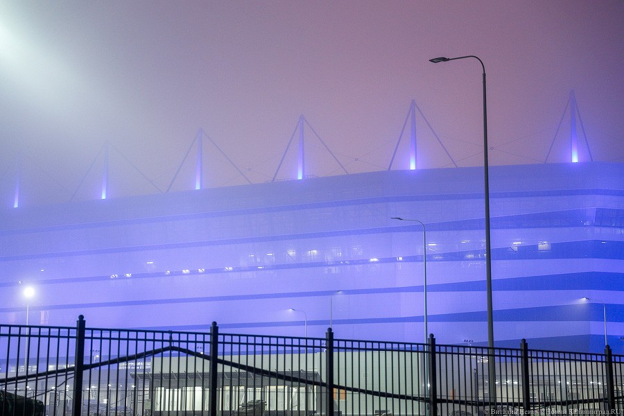 Синим пламенем: на калининградском стадионе к ЧМ-2018 включили подсветку (фото)