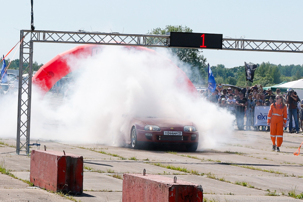 Toyota, Тesla, BMW: фоторепортаж с чемпионата по дрэг-рейсингу в Калининградской области (фото)