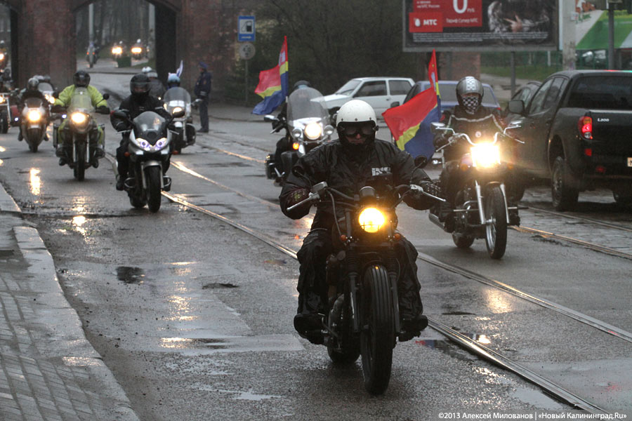 «С венком и шумом на Бранёво»: калининградская делегация отправилась в Польшу
