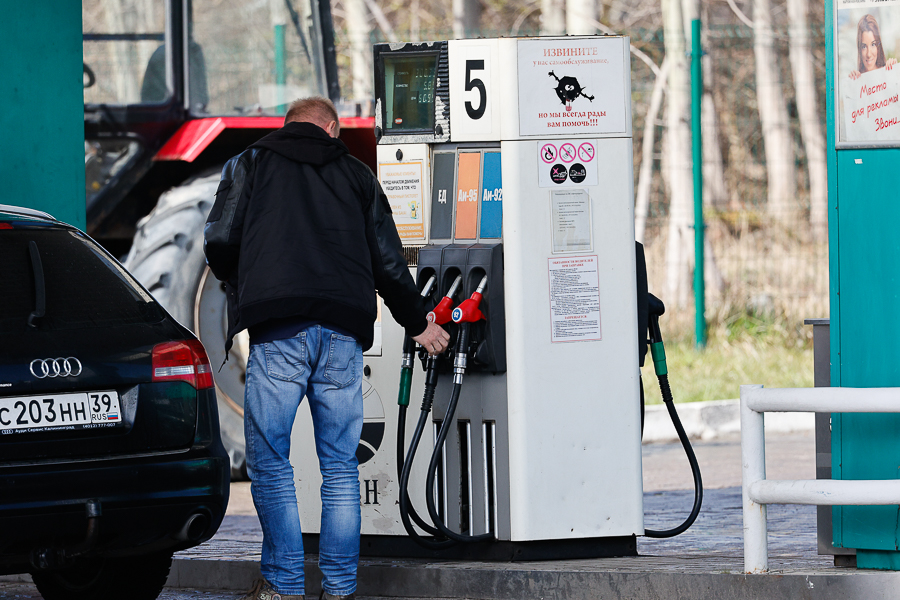 Алиханов выразил уверенность, что транзит в регион бензина и дизеля также запретят