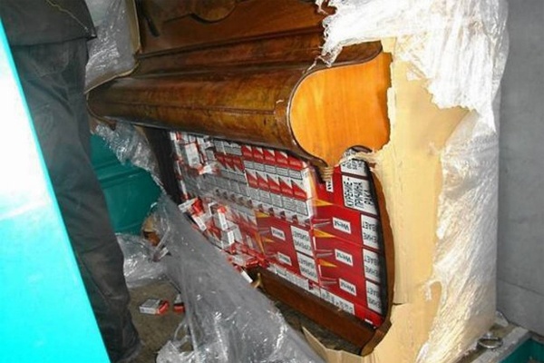 В надгробии и между вафлями: тайники сигаретных контрабандистов Польши (+фото)