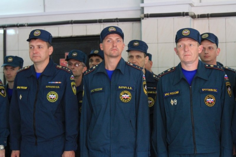 В Калининграде наградили медалями пожарных, которые спасли жителей с ул. Инженерной