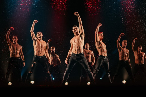 Поддайся «Искушению»: театр танца приглашает на шоу под дождем