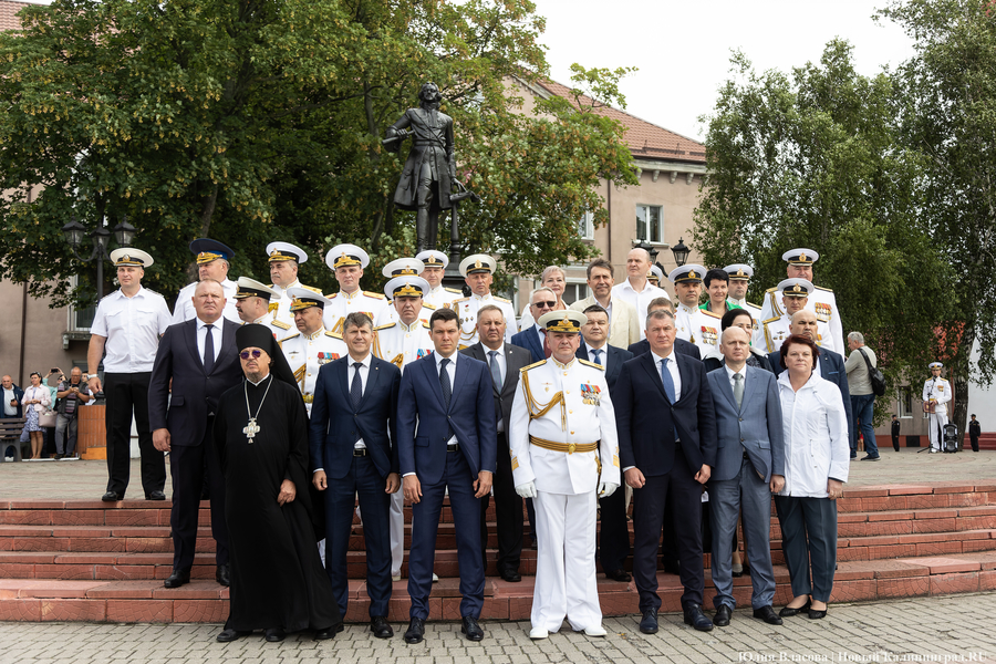 День ВМФ в Балтийске: как прошел парад кораблей Балтфлота (фото)