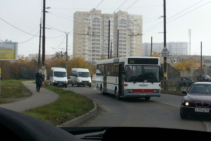 На ул. Ульяны Громовой столкнулись микроавтобус и рейсовый автобус (фото)