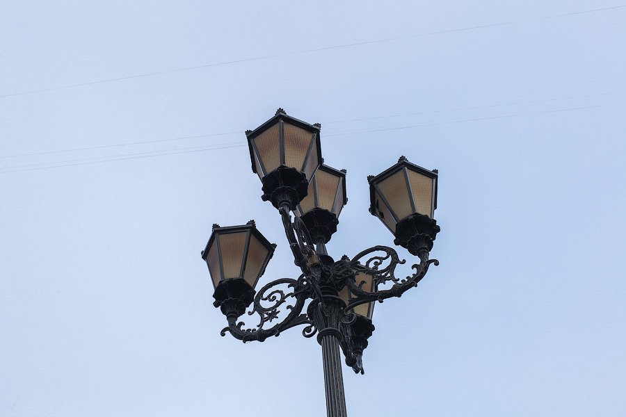 На пяти улицах Калининграда в центре города выключают фонари