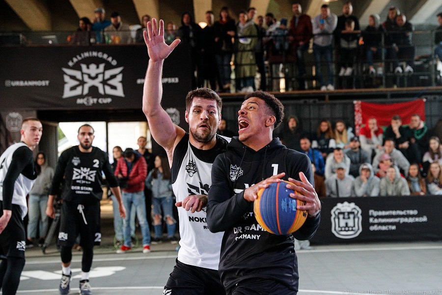 Слэмданк под мостом: в Калининграде прошел статусный турнир по стритболу (фото)