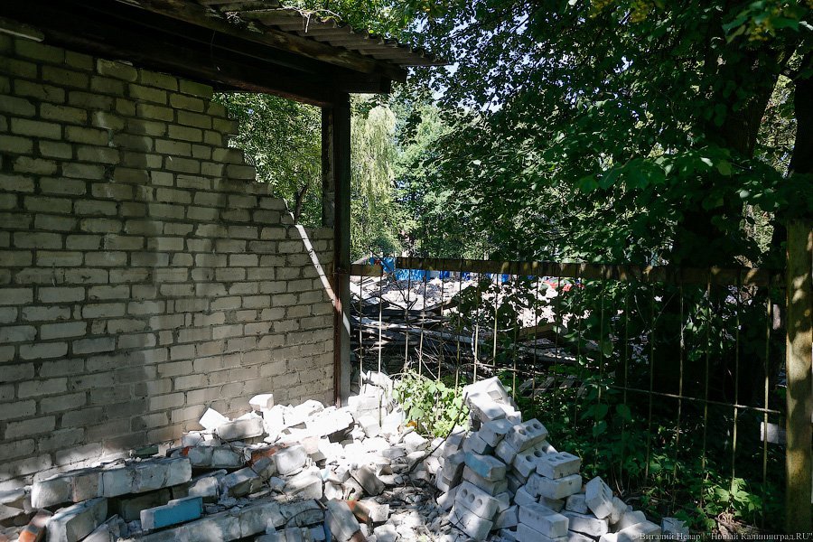 Конец эпохи: в Калининграде снесли историческое здание детсада (фото)