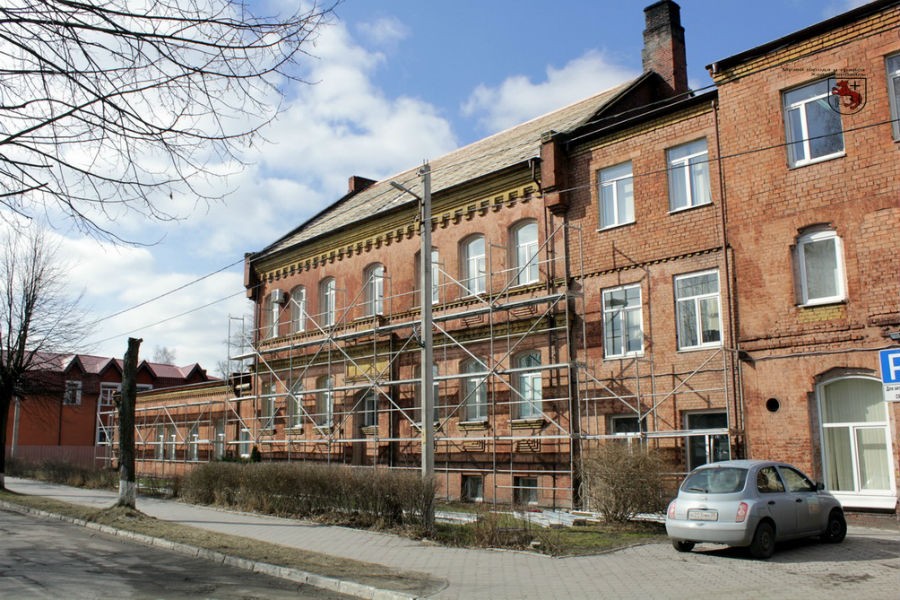 Зданию больницы Мамоново рекомендован статус памятника, несмотря на варварский ремонт (фото)
