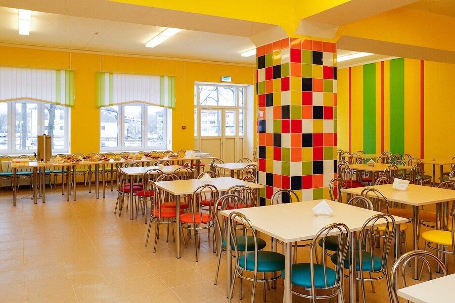 В 57-й школе дети, не питающиеся в столовой, вынуждены ходить туда с одноклассниками