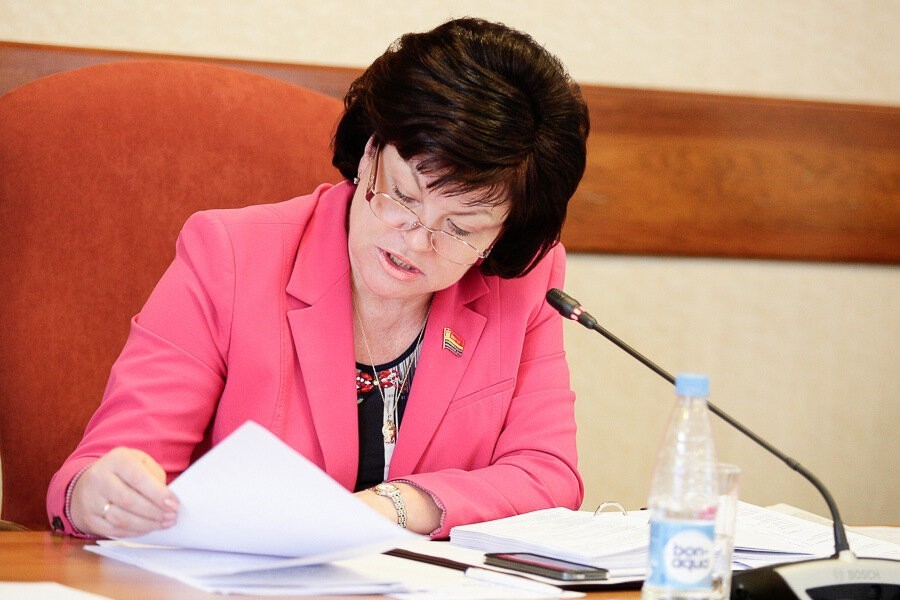 Доходы спикера облдумы снизились почти в 5 раз, но появилась еще одна квартира