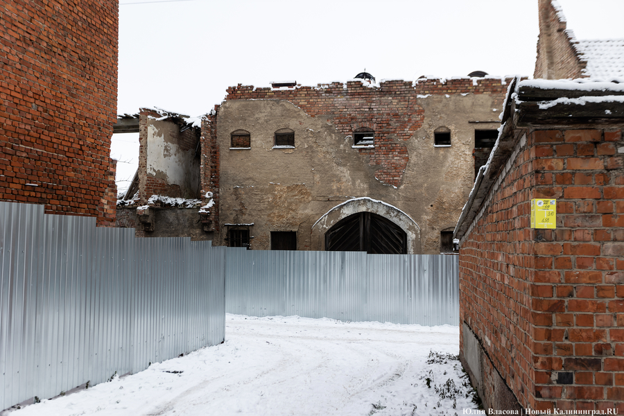 После 30 лет разрушений: в Железнодорожном готовятся к восстановлению фахверковых складов (фото)