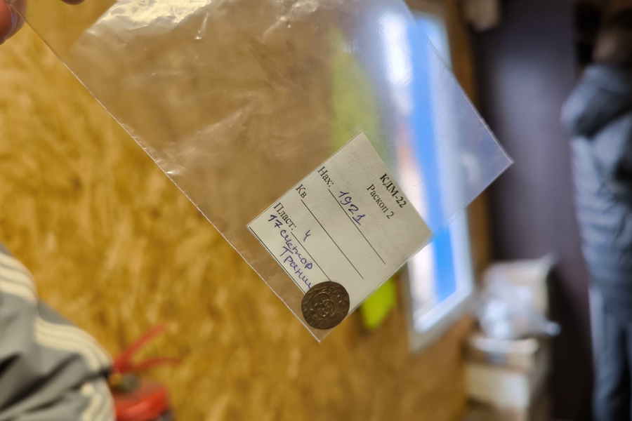 Археологи нашли у Фридрихсбургской крепости монету с вензелем Елизаветы (фото)