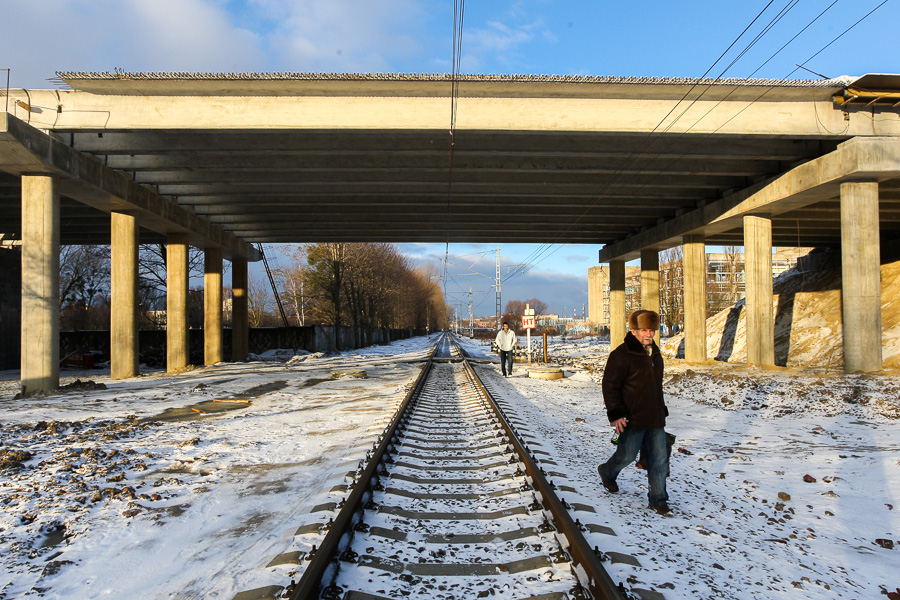 Плохо попросил: несмотря на просьбы мэра, расширение дорог на Сельме закончить не успели
