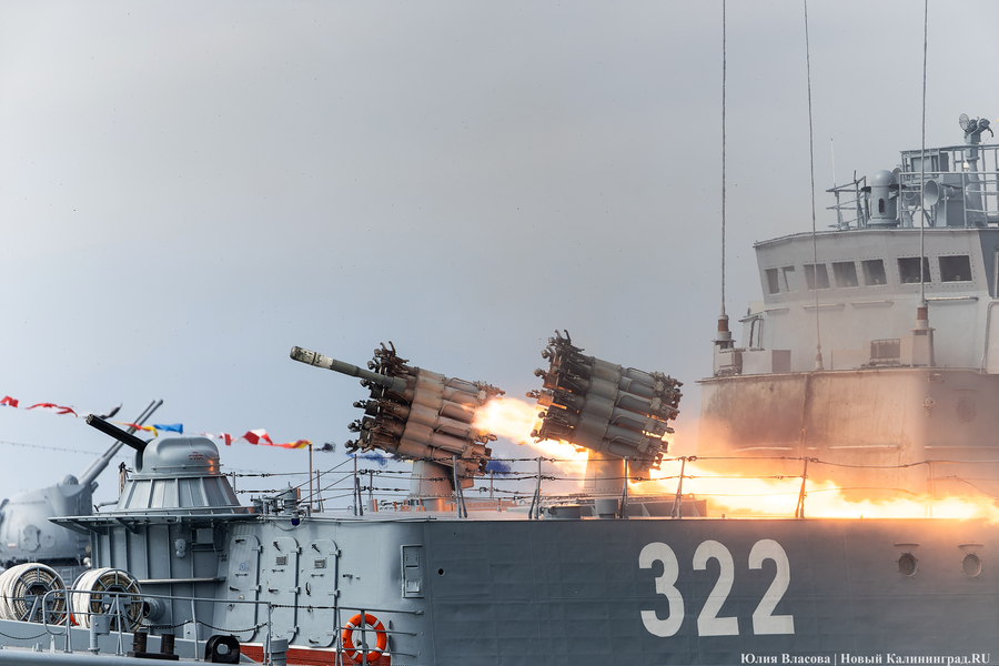 День ВМФ в Балтийске: как прошел парад кораблей Балтфлота (фото)