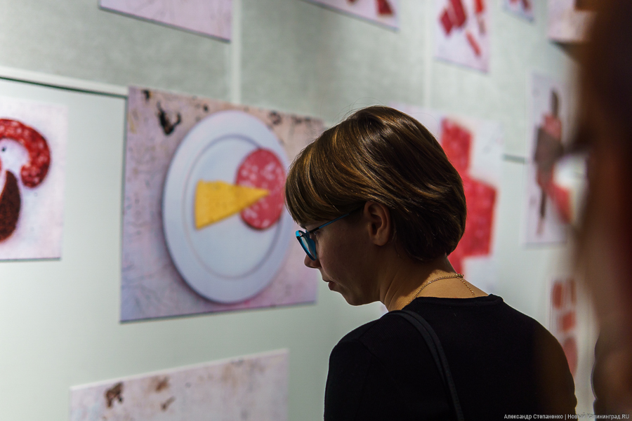 Хлеб, колбаса и «Синие носы»: в Калининграде открылся «Кухонный супрематизм» (фото)