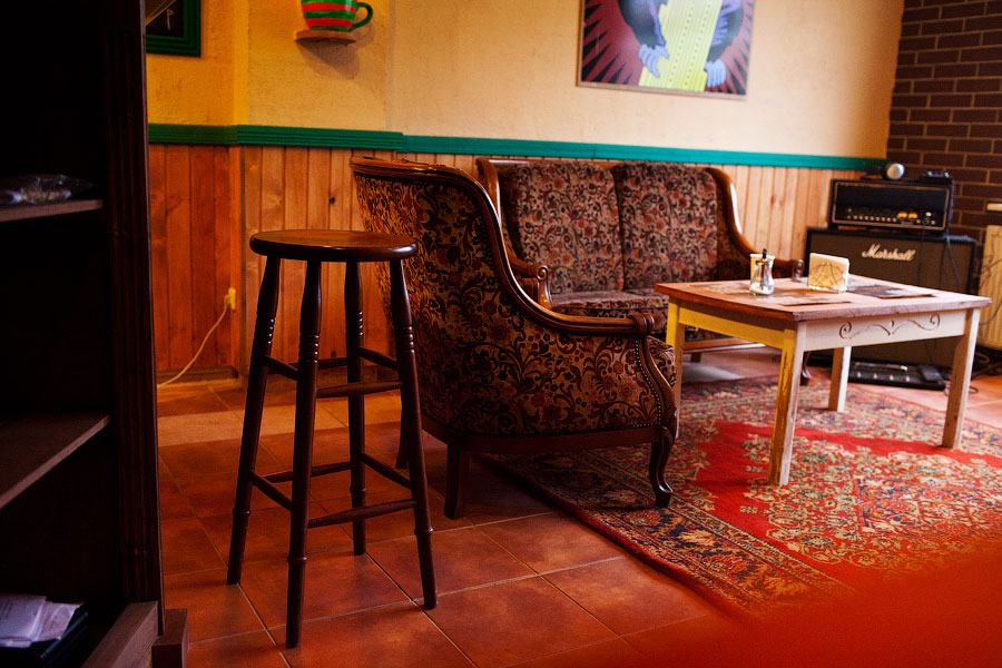 Как у «Друзей»: новая кофейня на улице Коммунистической