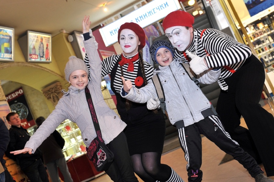 Торговые центры Калининграда с улыбками отметили День смеха — 1 апреля