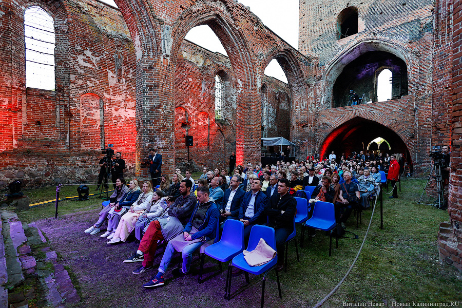 Музыкальное приношение: концерт в руинах кирхи Святого Якоба в фотографиях (фото)