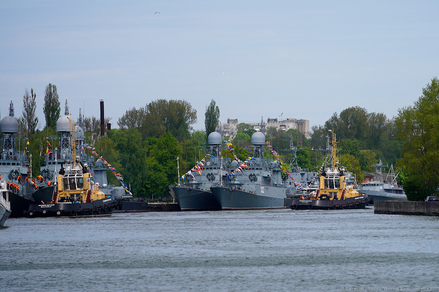 Пушки и «мини-Петр»: в Балтийске прошёл парад в честь Дня Балтфлота (фото)