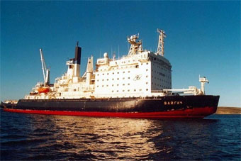 Паром на Балтийск с беременной на борту стоит во льдах уже неделю