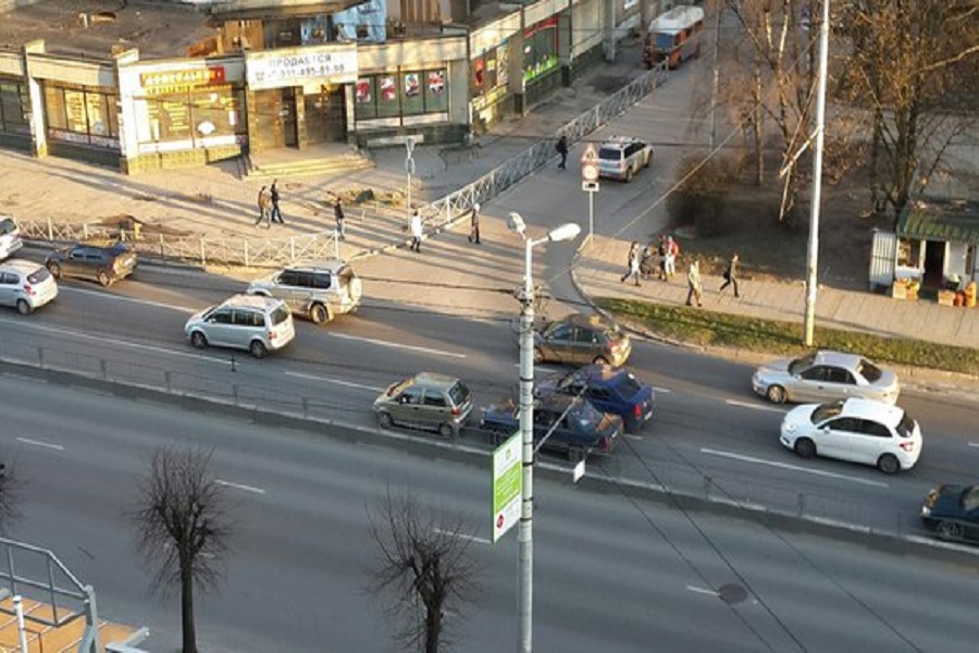 На Московском проспекте произошло очередное ДТП, движение затруднено (фото)