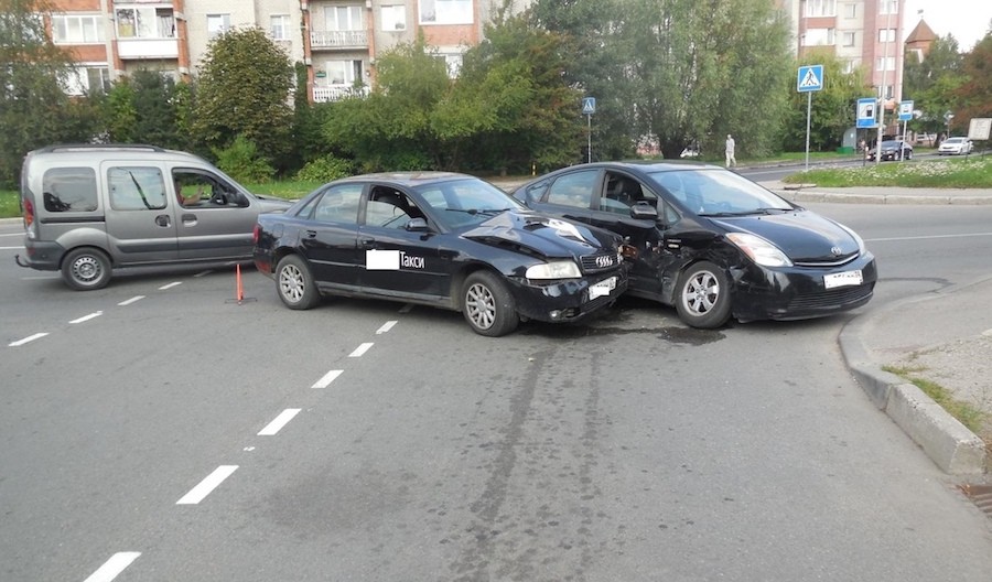В Калининрарде в ДТП пострадала пассажирка такси (фото)